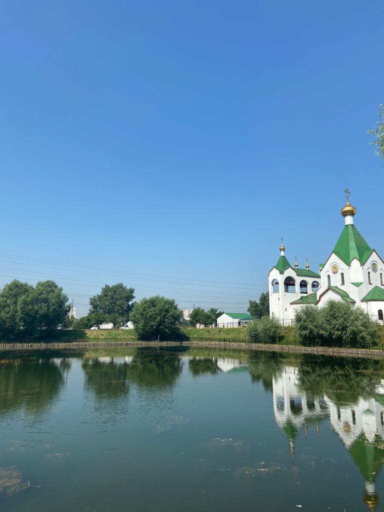 Суздальский пруд в Новокосино Церковь