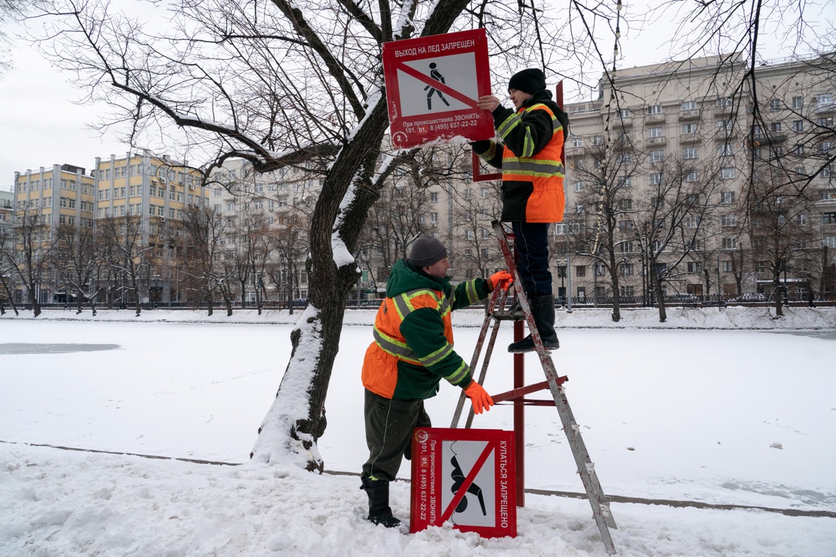 Более 900 знаков безопасности заменили на московских прудах