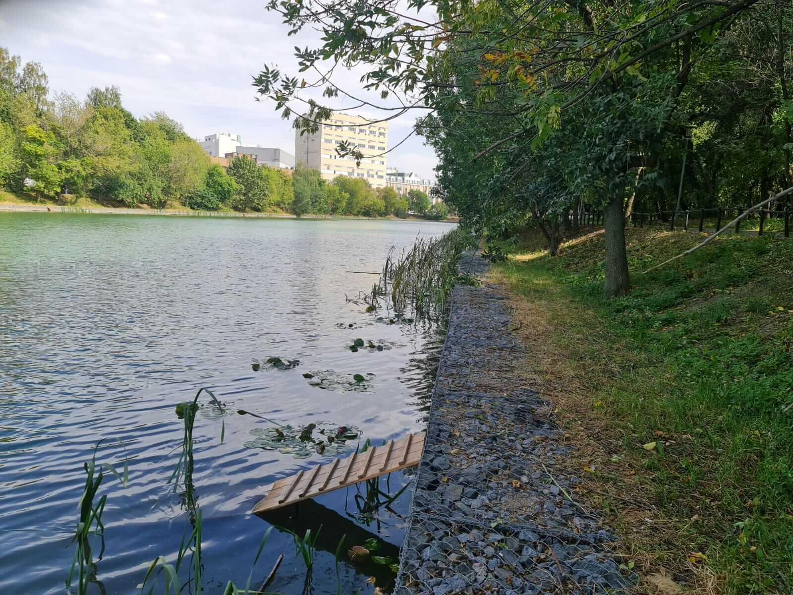 На Шоссе Энтузиастов завершилась реконструкция Владимирского пруда
