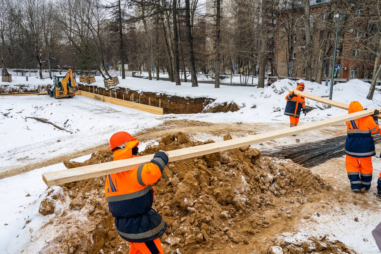 Завершена половина работ по благоустройству Гончаровского пруда в СВАО