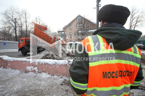 Работа снегосплавного пункта на ул. Ленинская слобода 