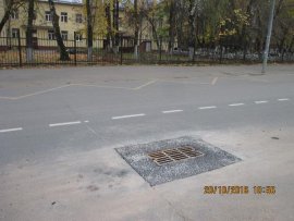 На проезжей части в Гостиничном проезде отремонтировали решетку водостока
