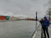 Остатки городской снегосвалки конца 90-х годов поднимают со дна Москвы-реки