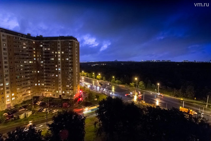 ПОСЛЕ СИЛЬНЕЙШЕГО УРАГАНА НА УЛИЦАХ МОСКВЫ ДЕЖУРЯТ 345 БРИГАД "МОСВОДОСТОКА"