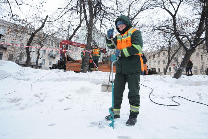 Сотрудники «Мосводостока» насытили кислородом Чистые пруды.
