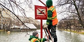 На водоемах Москвы начали менять летние знаки безопасности на зимние