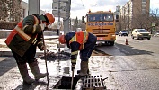 Московские коммунальщики взяли под особый контроль очистку крыш и ливневок