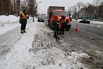 Перед потеплением в Москве проводят прочистку водоприемников