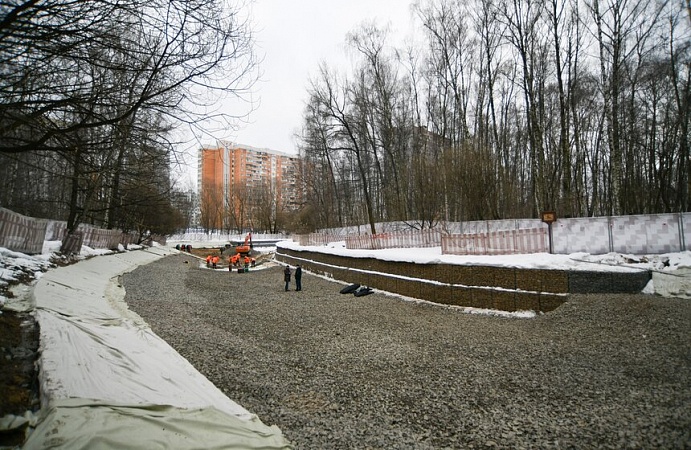 В Москве продолжается реконструкция Медведковского пруда
