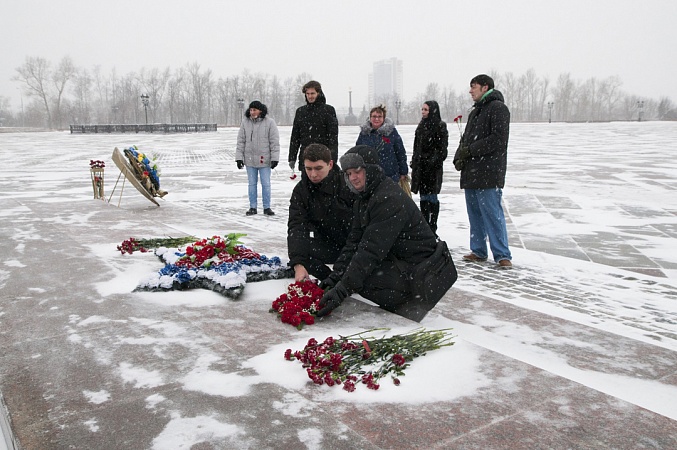 5 декабря состоялось возложение цветов к Монументу Победы сотрудниками ГУП «Мосводосток»