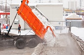 Снег плавят с помощью лазеров в Москве